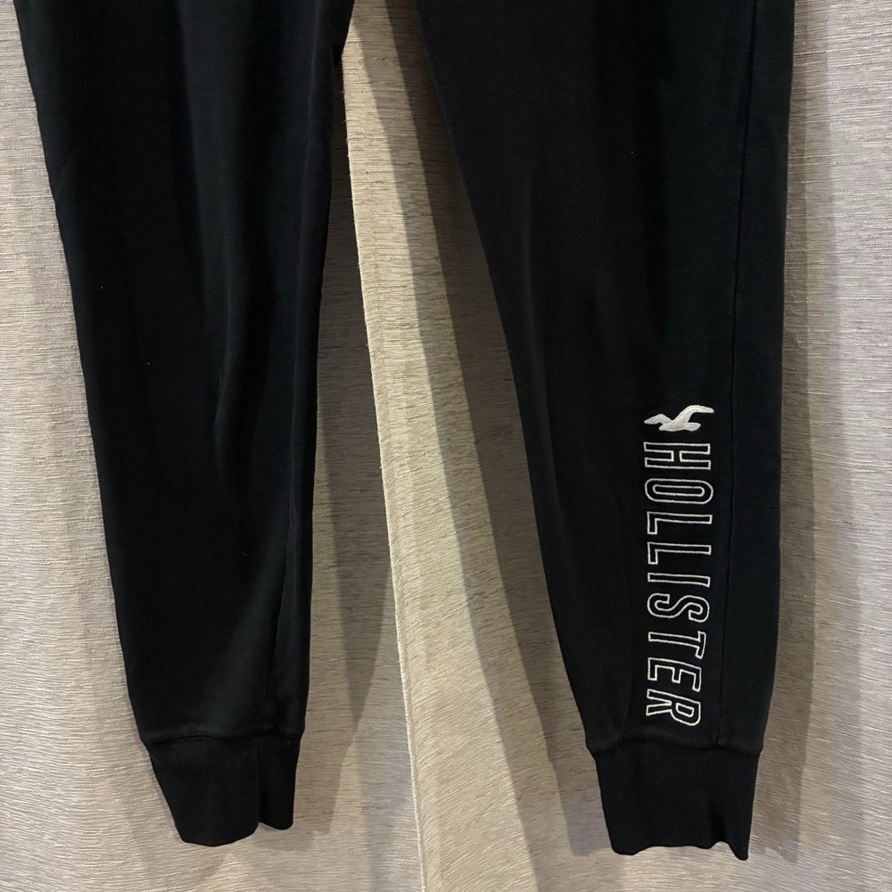 HOLLISTER Womens Graphic Sweatpant Joggers Black Size Medium - Picture 3 of 5